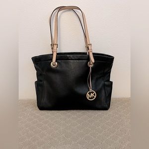 Michael Kors Soft Pebbled Leather Tote Bag/Purse | Color: Black | Gently Used